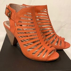 Vince Camuto coral nubuck peep toe sandal 7